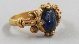 Yaşı təxminən 800 il olan qızıl üzük aşkar edilib 