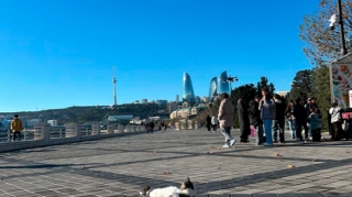 Yeni ilin ilk günündə Bakıdan fotolar paylaşdı - FOTO