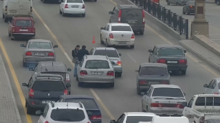 Bu küçədə qəza sıxlıq yaratdı - SÜRÜCÜLƏRİN DİQQƏTİNƏ   - FOTO