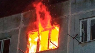 Bakıda ikimərtəbəli evdə yanğın olub