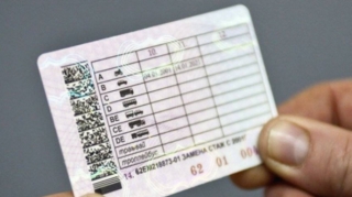 Sürücülük vəsiqənizlə Dubayda avtomobil sürə biləcəksiniz