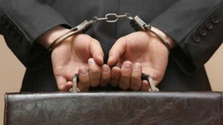 Həmkarlarını zorlayan Britaniyalı sabiq nazir tutuldu