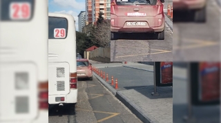Yasamalda təlim maşını avtobus dayanacağını zəbt etdi  - FOTO