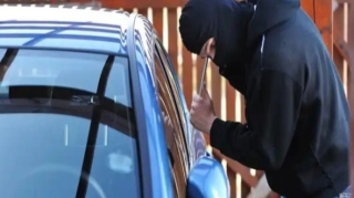 Bakıda maşından külli miqdarda dollar oğurlayan tutuldu 