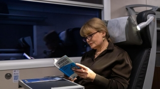 ADY sərnişinlərə kitab hədiyyə edir - FOTO