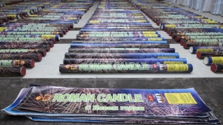 Azərbaycan gömrükçüləri xeyli miqdarda pirotexniki vasitə aşkar edib  - FOTO