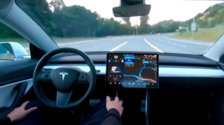“Tesla” avtopilotun sınaq versiyasını buraxacaq - VİDEO 
