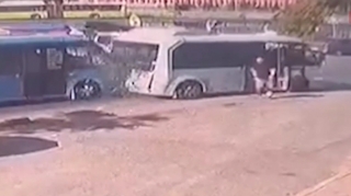 Marşrut avtobuslarının iştirakı ilə baş verən qəzanın GÖRÜNTÜSÜ 