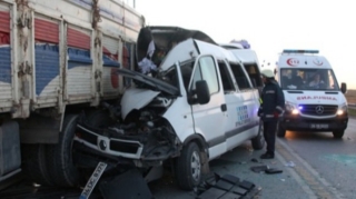 Türkiyədə mikroavtobus maşınla toqquşdu, 14 nəfər... 