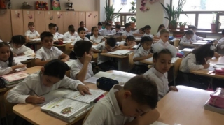 Məktəblərdəki şagird sıxlığı necə tənzimlənməlidir? – EKSPERTDƏN AÇIQLAMA  