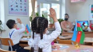 С сегодняшнего дня в ряде городов Азербайджана открываются школы