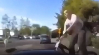 Velosipedçi maşının üstünə belə çıxdı - ŞOK QƏZA  - VİDEO