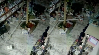 Biləsuvarda mağazadan oğurluq edən şəxs kameraya düşüb - ANBAAN VİDEO 
