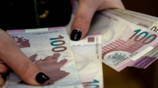 Bakıda qadın 18 nəfərə qarşı 32 min manatlıq dələduzluq edib 