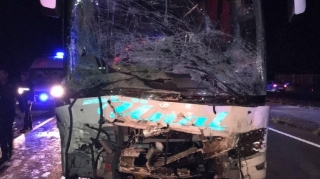 Türkiyədə avtobus qəzaları olub, 2 nəfər ölüb, 25 nəfər yaralanıb 