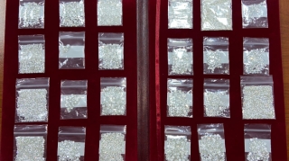 Gömrükçülər növbəti dəfə brilyant qaşlar aşkar etdi 