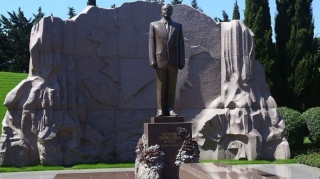 Türkiyənin Müdafiə naziri Fəxri xiyabanı ziyarət edib  - FOTO