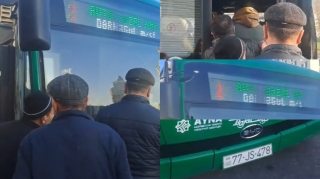 “BakuBus”ın sürücüsü sərnişinləri avtobusdan düşürtdü, yolu bağladılar – RƏSMİ AÇIQLAMA - VİDEO 