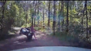 Sərxoş bayker minik maşınının yoluna çıxdı; Nəticədə.....ANBAAN VİDEO 