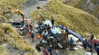 В Боливии автобус упал в овраг с высоты 150 м, 31 погибший