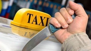 Bakıda taksidə 3 nəfər bıçaqla hədələnib