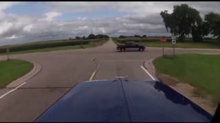 Əks zolağa çıxan sürücü qəza törətdi  - VİDEO