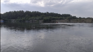 Mingəçevirdə gənc qız özünü Kürə atıb