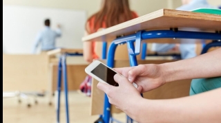 Şagirdlərin məktəbə telefon gətirməsi qadağan olunub? - RƏSMİ AÇIQLAMA 