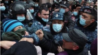 İrəvanda 80-ə yaxın etirazçı həbs olundu  - VİDEO