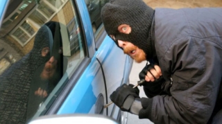 В России мужчина угнал несколько машин ради поездки к матери