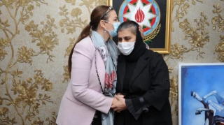 “Sizin kimi qəhrəman qadınların qarşısında baş əyirik”  - FOTO