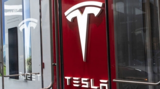 Илон Маск продал акции Tesla  на 4 млрд долларов