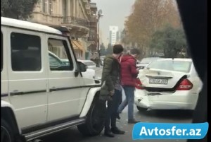 Bakıda "Galendewagen" "Nissan"ı arxadan belə vurdu - ÖZƏL VİDEO