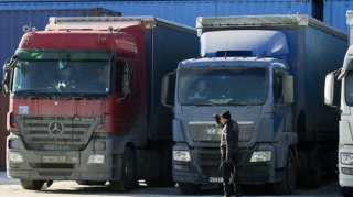 Qazaxıstan Avropadan yük daşıyan Rusiya maşınlarını saxlamağa başlayıb