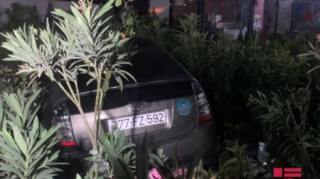 Bakı-Sumqayıt şossesində yuxulu taksi sürücüsü qəza törətdi   - FOTO