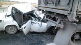 Aeroport yolunda "Vaz-2107" "Kamaz"a çırpıldı, xəsarət alanlar var 