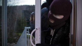 Bakıda evdən 32 min manatlıq oğurluq edilib 