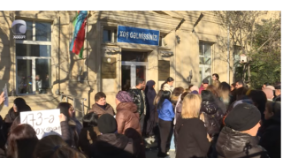 Bakıda lisey bağlanır -  Valideynlər narazıdır  - VİDEO