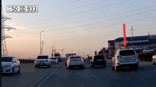 Автохулиган создал опасную ситуацию на дороге - ВИДЕО 