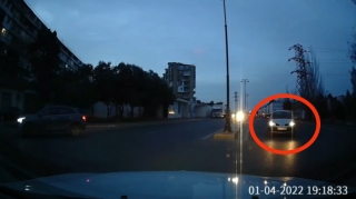 "Protiv" gedən sürücü qarşıdan gələn maşının yolunu kəsdi  - VİDEO