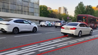 Bakıda avtobus zolaqlarında çəkilən yeni xətlər NƏYİ İFADƏ EDİR?  - FOTO - VİDEO