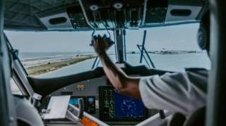 Rus pilotlar qaçmağa hazırlaşır 