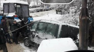 Cəlilabadda avtomobil su kanalına düşüb - FOTO