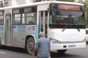 Bakıda 108 saylı avtobusların oturacaqları çıxarılıb - VİDEO