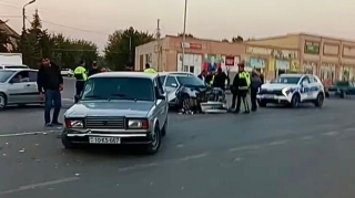 Yolayrıcında qəza: “Peugeot” və “VAZ” toqquşdu    - VİDEO