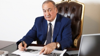 Eldar Quliyev həm deputatdır, həm rektor... - Bu necə olur? 
