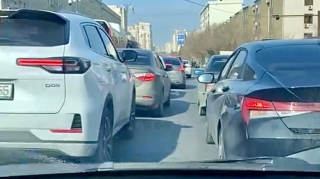 Sürücülərin əl çəkmədiyi vərdiş - Paytaxt yollarında hər gün yaşanan “zolaq xaosu”   - VİDEO