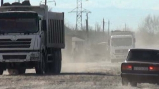 Neftçalada 13 kəndi birləşdirən yol keçilməz hala düşüb - FOTO 