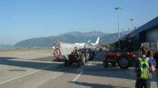 İrəvana gedən mərkəzi yola və bir neçə kəndə Azərbaycan bayrağı sancıldı – VİDEO 