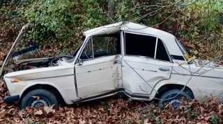 Ağır qəza: “VAZ” ağaca çırpılıb iki yerə qatlandı    - VİDEO